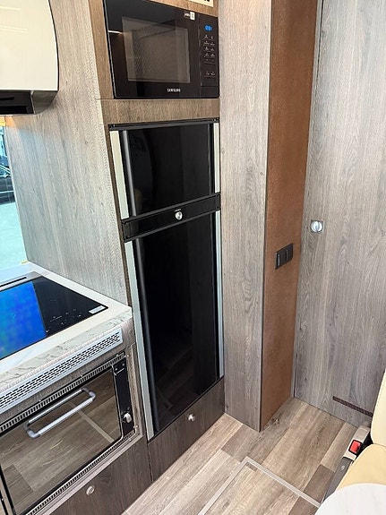 Setra S 411 HD. HIGH-END Camper! 19 of 30
