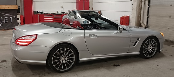 Mercedes-Benz SL550 12 of 30