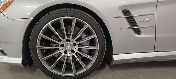 Mercedes-Benz SL550 23 of 30