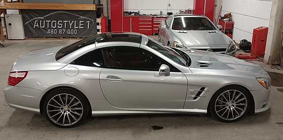 Mercedes-Benz SL550 5 of 30