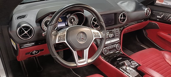 Mercedes-Benz SL550 26 of 30