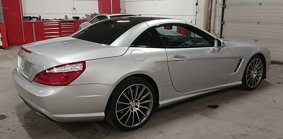 Mercedes-Benz SL550 3 of 30