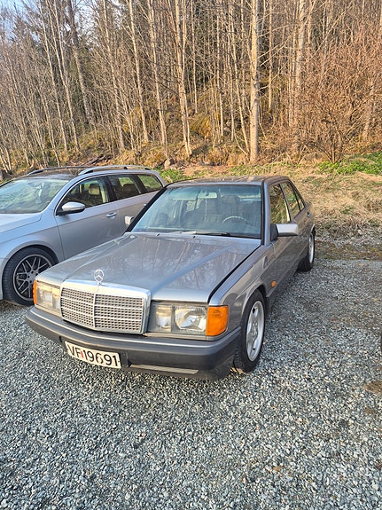 Mercedes-Benz 190 E 13 of 15