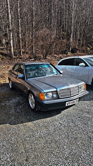 Mercedes-Benz 190 E 3 of 15