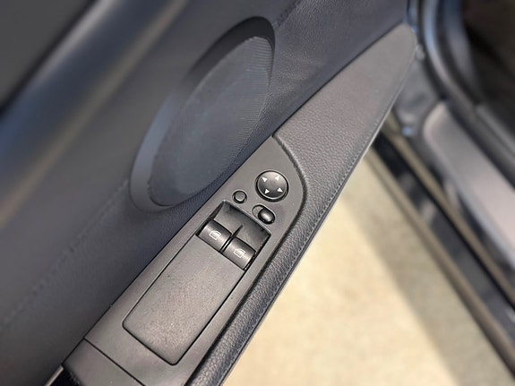 BMW 335i 11 of 27