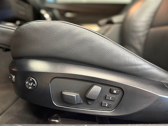 BMW 335i 13 of 27