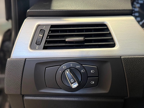 BMW 335i 12 of 27