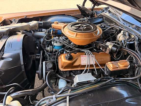 Lincoln Continental 23 of 30