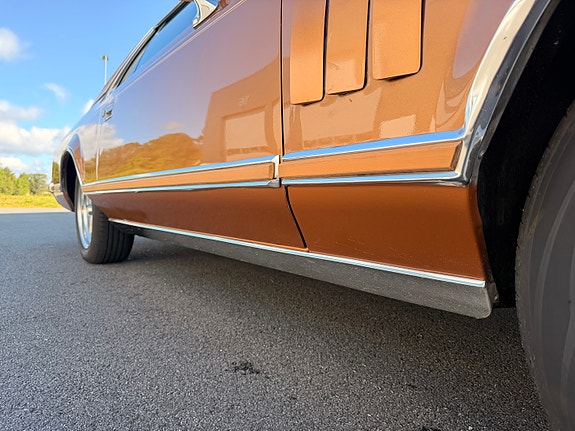 Lincoln Continental 11 of 30