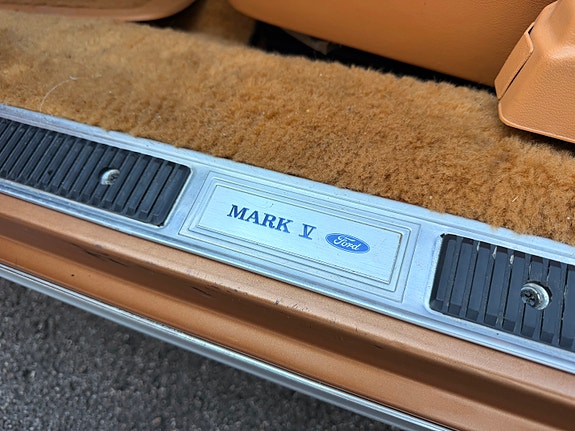 Lincoln Continental 19 of 30