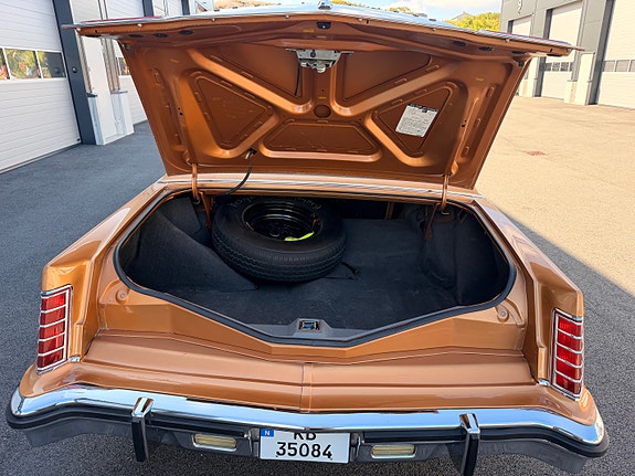 Lincoln Continental 24 of 30