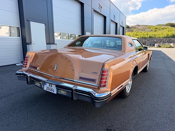 Lincoln Continental 4 of 30