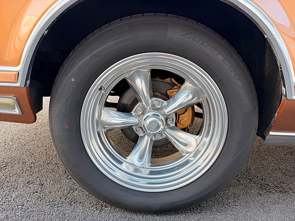 Lincoln Continental 17 of 30