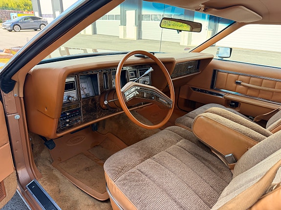 Lincoln Continental 27 of 30