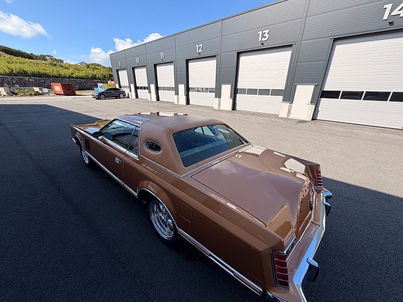 Lincoln Continental 13 of 30