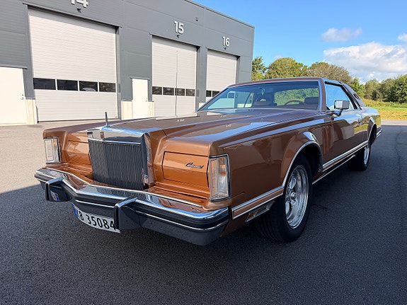 Lincoln Continental 2 of 30