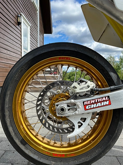 Suzuki RMZ 450 9 of 16