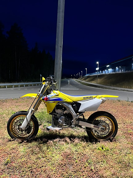 Suzuki RMZ 450 2 of 16