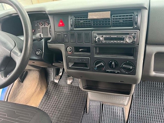 Volkswagen Caravelle 23 of 25