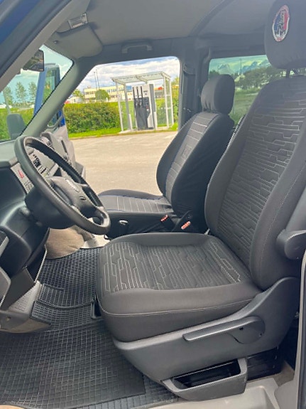 Volkswagen Caravelle 21 of 25