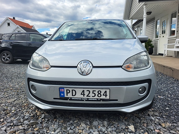 Volkswagen UP! 2 of 10