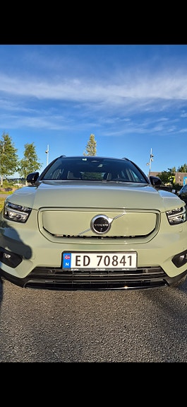Volvo XC40 2 of 18