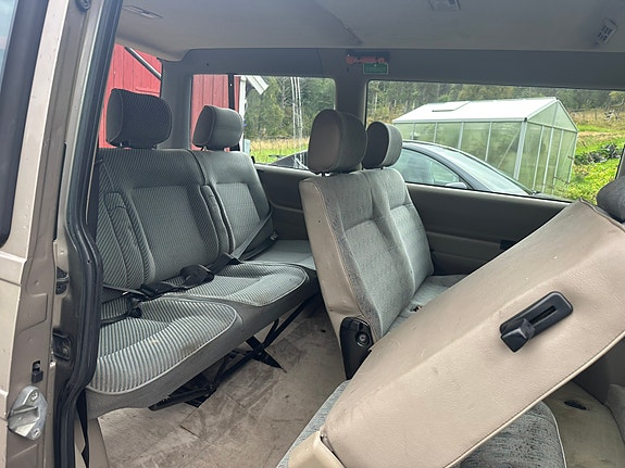 Volkswagen Caravelle 24 of 25