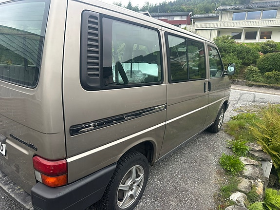 Volkswagen Caravelle 7 of 25