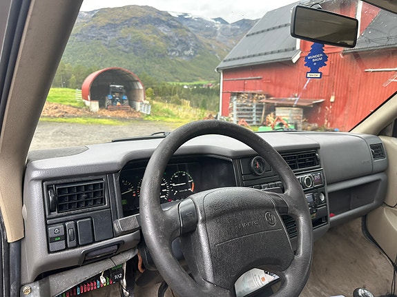 Volkswagen Caravelle 21 of 25