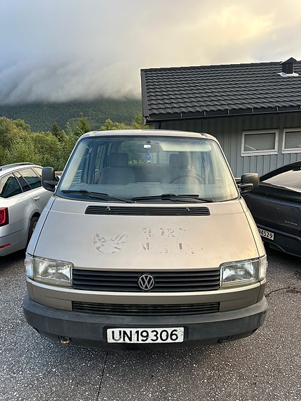 Volkswagen Caravelle 2 of 25