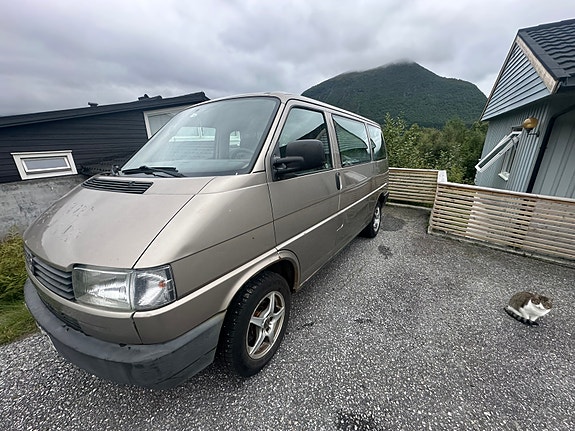 Volkswagen Caravelle 10 of 25