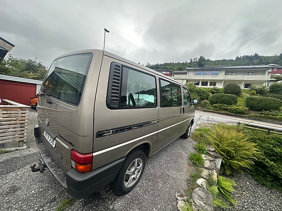 Volkswagen Caravelle 5 of 25