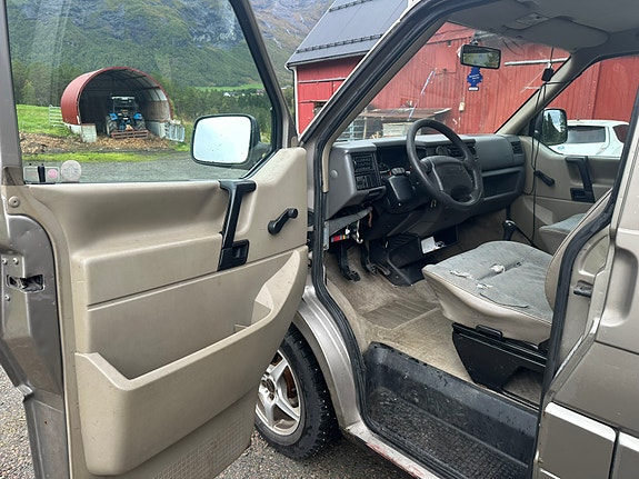 Volkswagen Caravelle 18 of 25