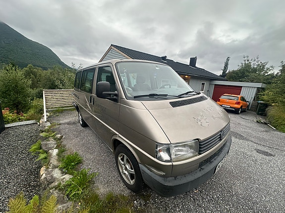 Volkswagen Caravelle 8 of 25