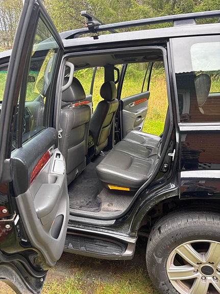 Toyota Land Cruiser 8 of 10