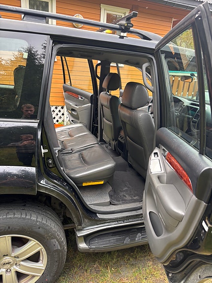 Toyota Land Cruiser 9 of 10