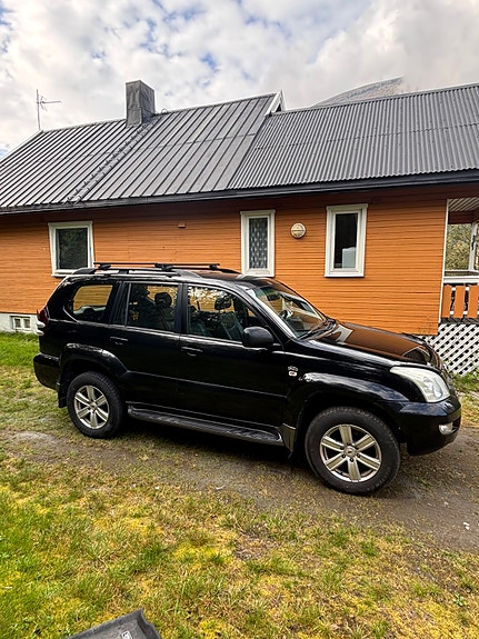 Toyota Land Cruiser 4 of 10