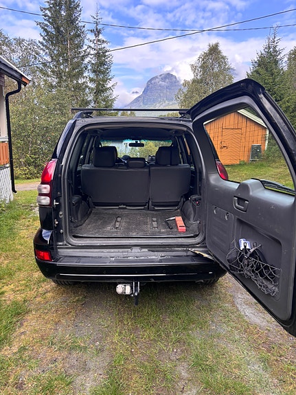 Toyota Land Cruiser 5 of 10
