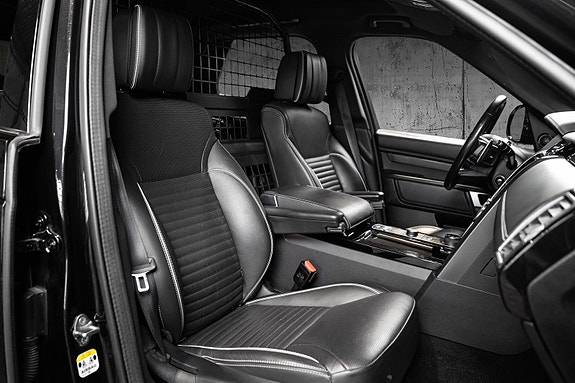Land Rover Discovery 14 of 30