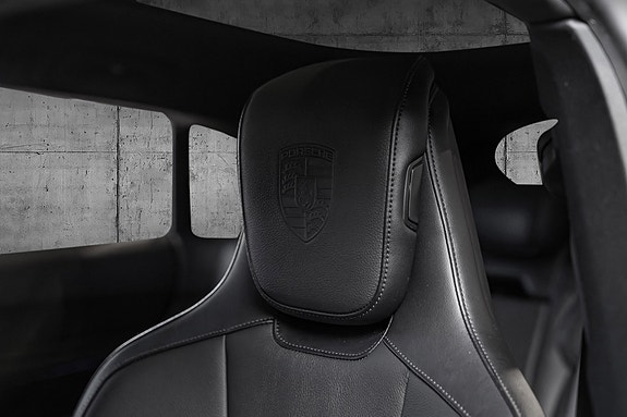 Porsche Taycan Cross Turismo 18 of 30
