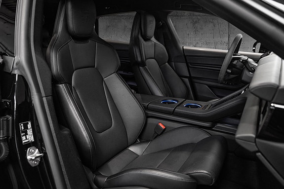 Porsche Taycan Cross Turismo 19 of 30
