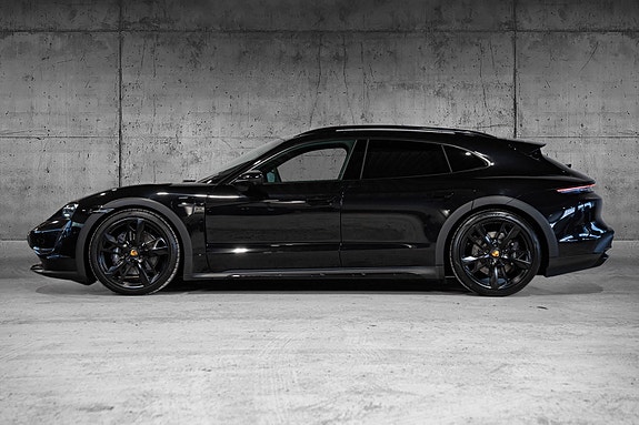 Porsche Taycan Cross Turismo 7 of 30