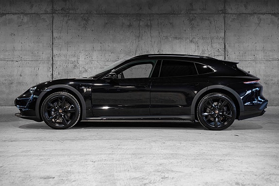 Porsche Taycan Cross Turismo 8 of 30
