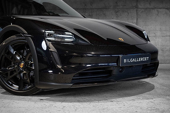 Porsche Taycan Cross Turismo 2 of 30
