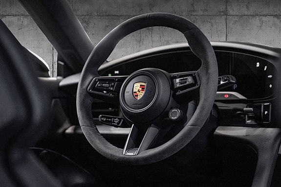 Porsche Taycan Cross Turismo 23 of 30