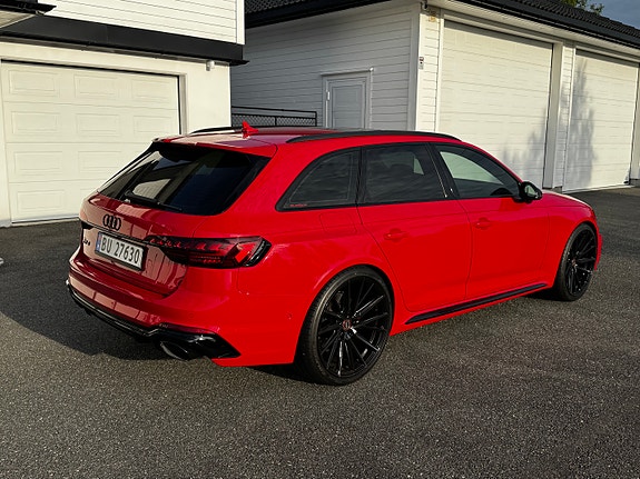 Audi RS4 2 of 26