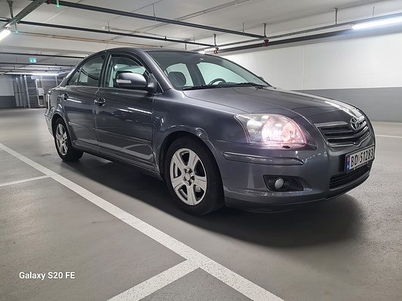 Toyota Avensis 2 of 21
