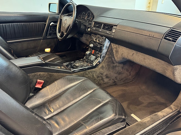 Mercedes-Benz SL280 11 of 20