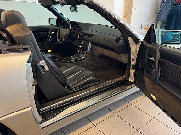 Mercedes-Benz SL280 10 of 20