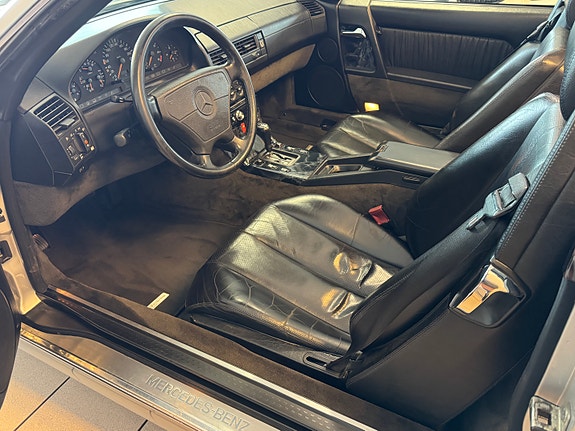 Mercedes-Benz SL280 8 of 20